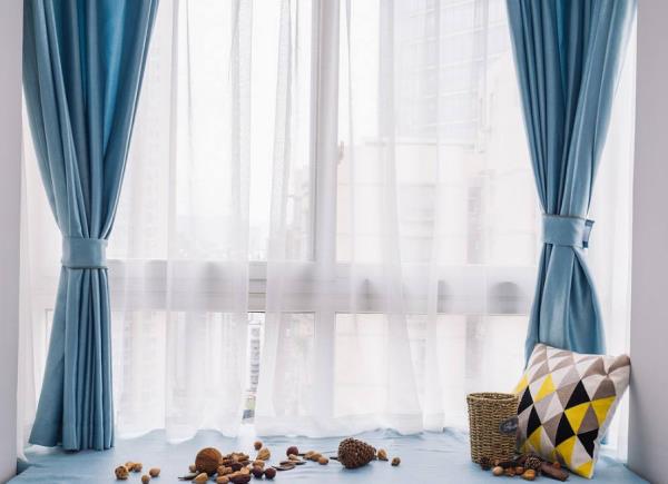 飘窗窗帘做里面还是外面好看？