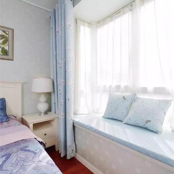 飘窗窗帘做里面还是外面好看？